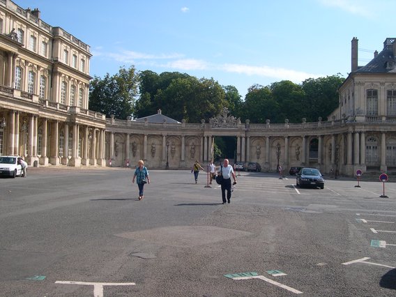  badauds, place de la Carrière